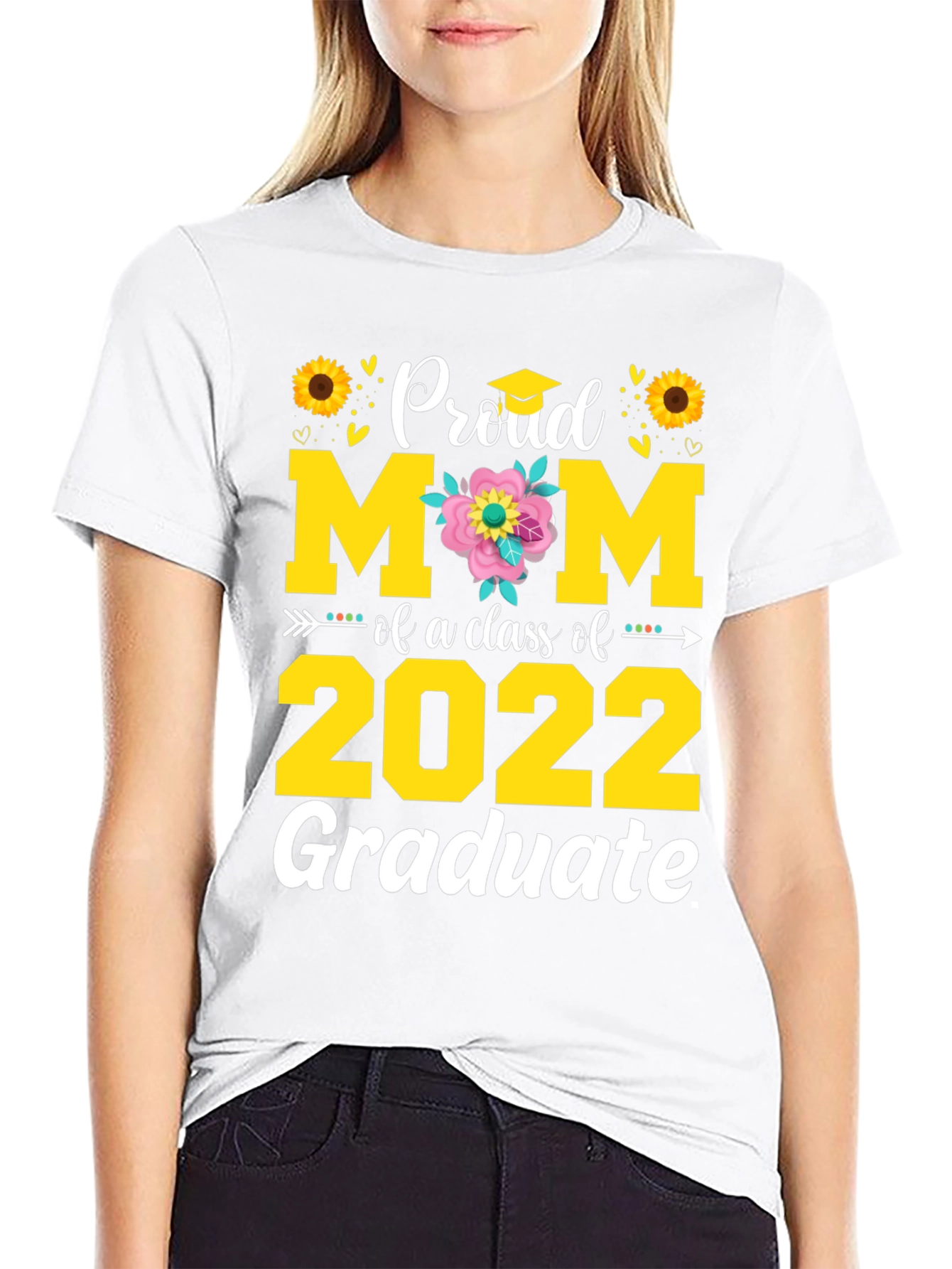 Proud Mom of a 2022 Graduate T-Shirt