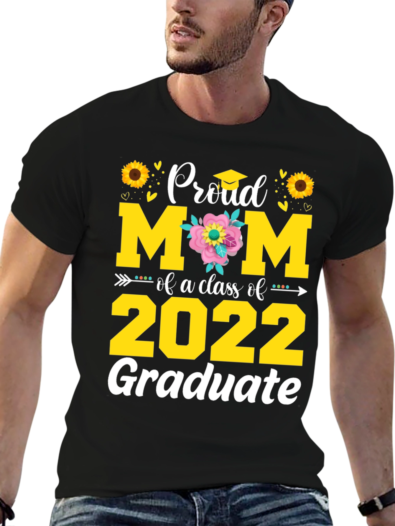 Proud Mom of a 2022 Graduate T-Shirt